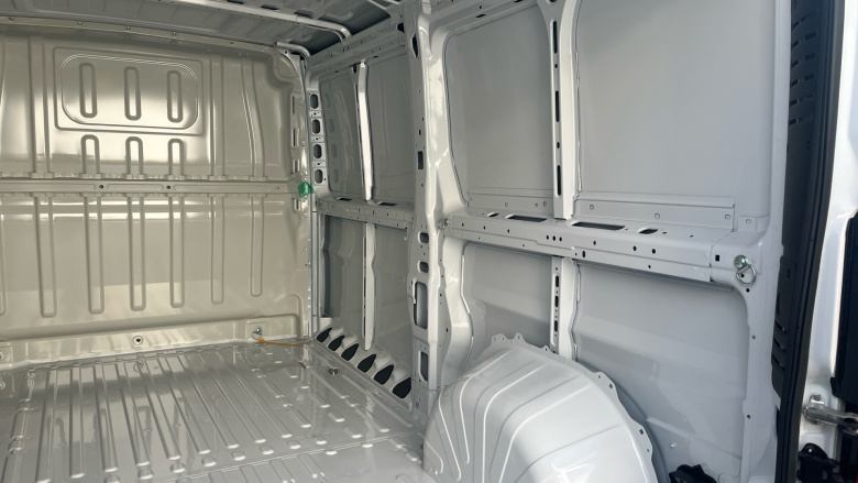 Peugeot Boxer 3500 L2 Diesel 2.2 BlueHDi 140 H1 Van Professional